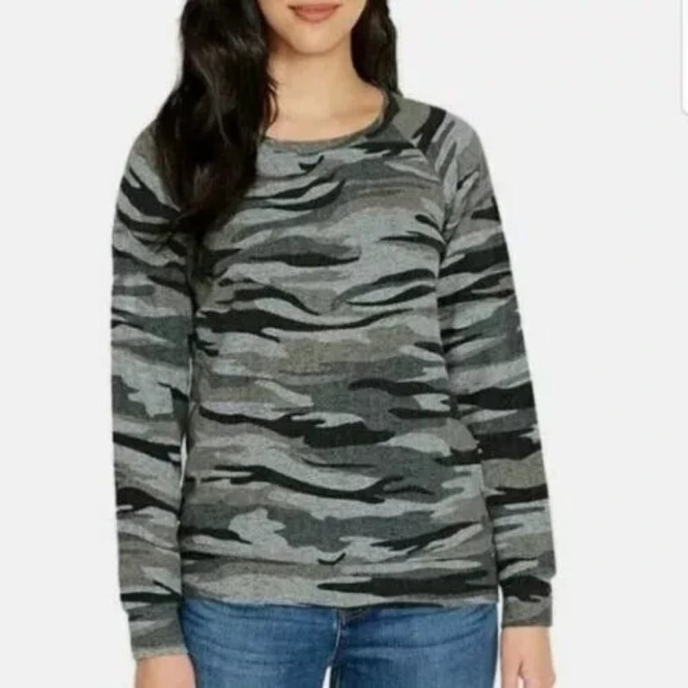 Buffalo Woman Crewneck Long Sleeve Ultrasoft (Grey Camo 2X)